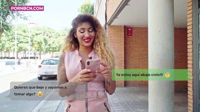 Dona infidel a punt de follar amb força al seu jove amant mentre el seu marit treballa. Llatina amb pits i un cul gran. Venus Afrodita.