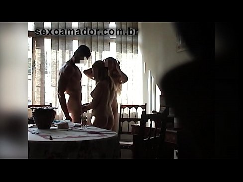 ❤️ Els amics sexuals conviden un home gegant i un trio amb ell ❤️❌ Fota a nosaltres ❌️❤